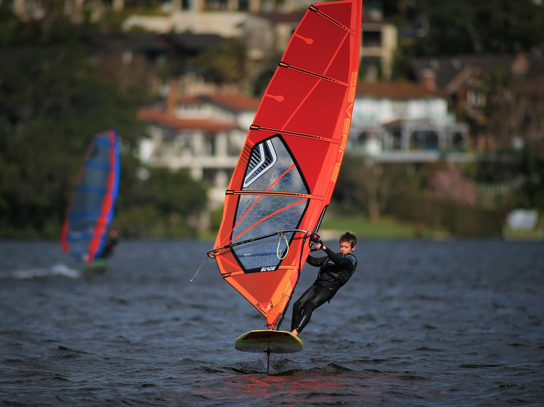 Madloop Windsurfing景点图片