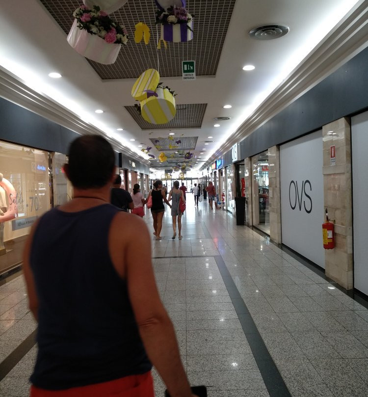 Centro Commerciale Porta Nuova-奥里斯塔诺省必去景点