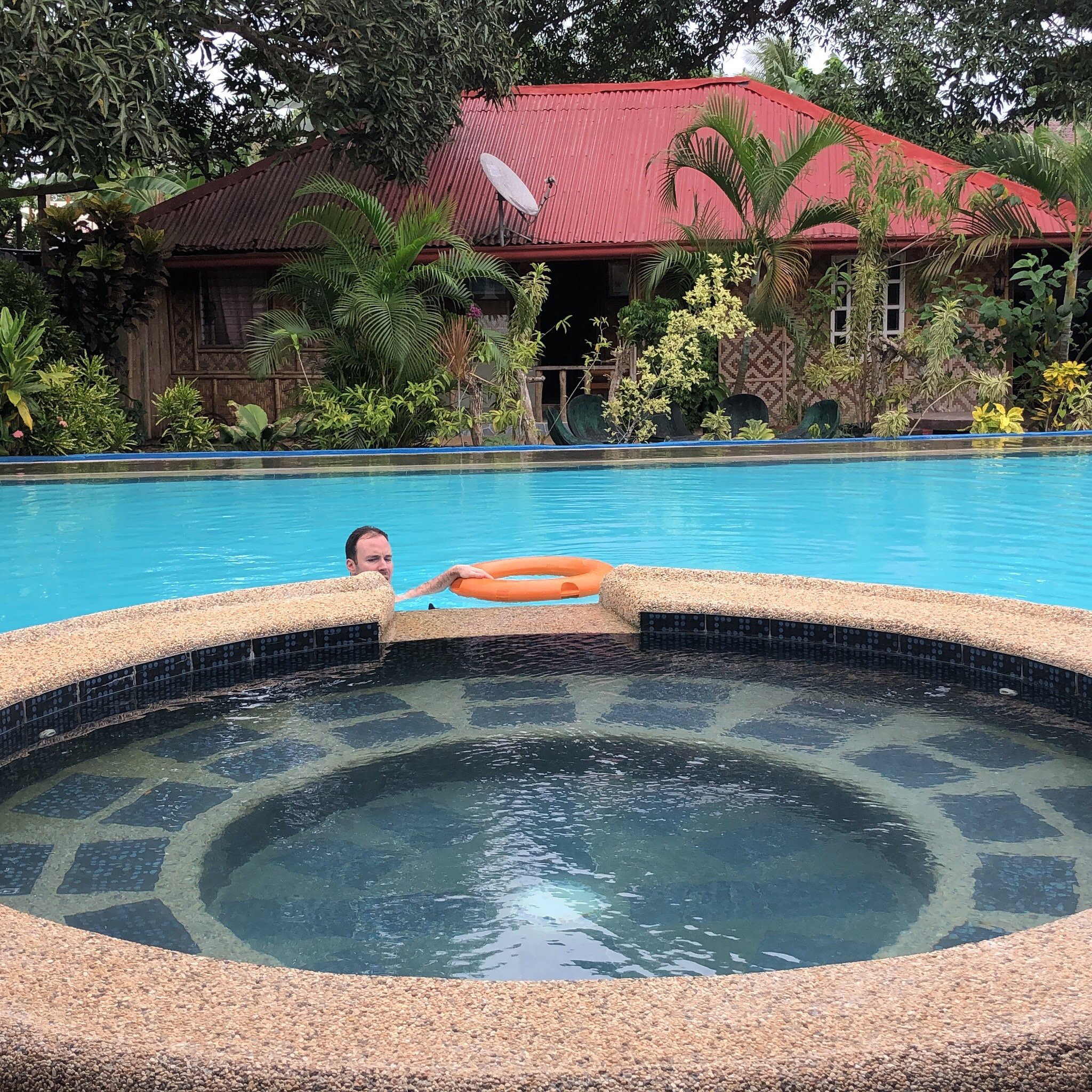 Ice Bear Bar & Tourist Inn-官方