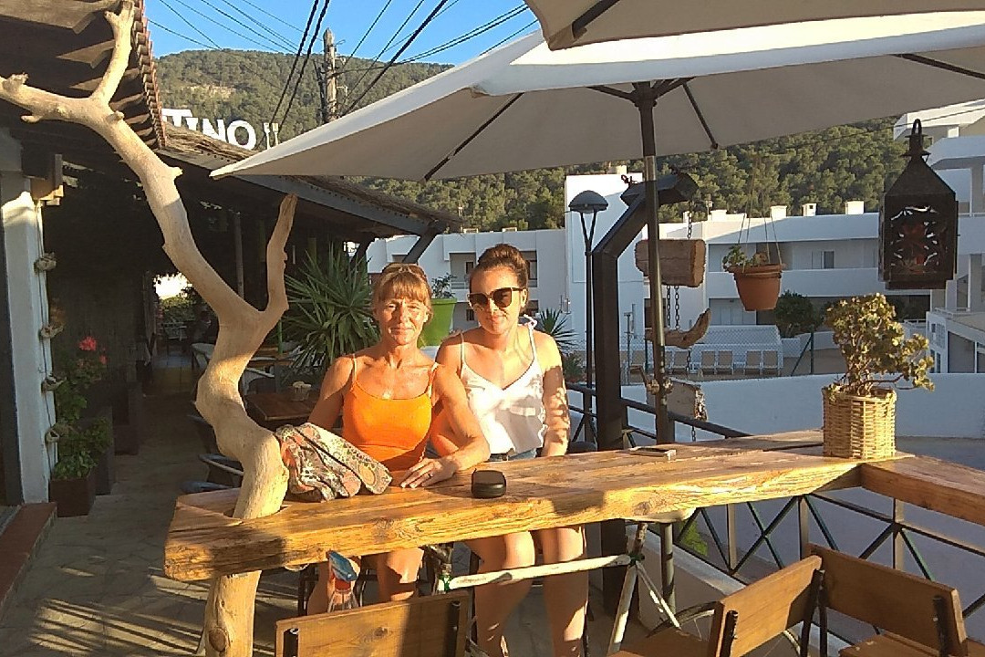 Basoa Cocktail Bar-Cala Llonga必去景点