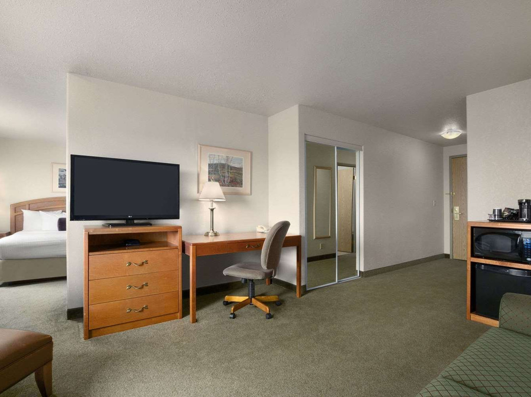 Days Inn By Wyndham Red Deer主图