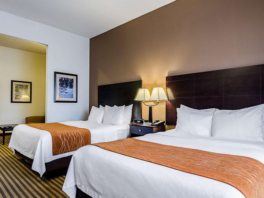 Comfort Inn & Suites Lawrence - University Area主图