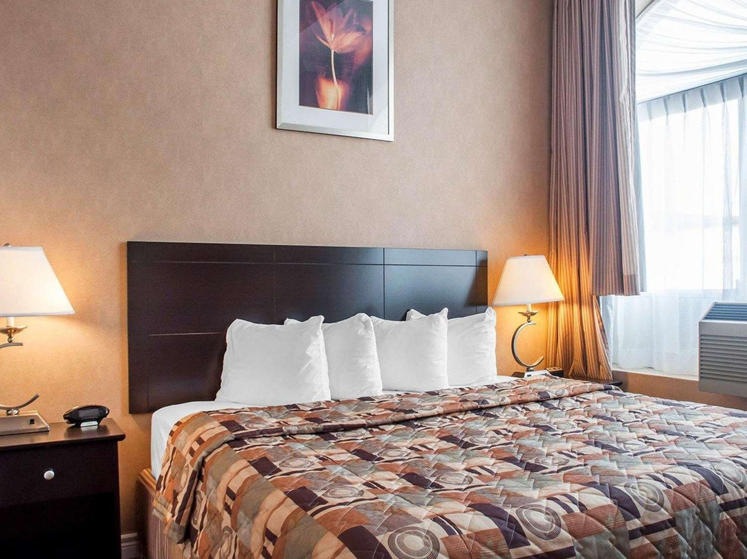 Woodstock Inn and Suites主图