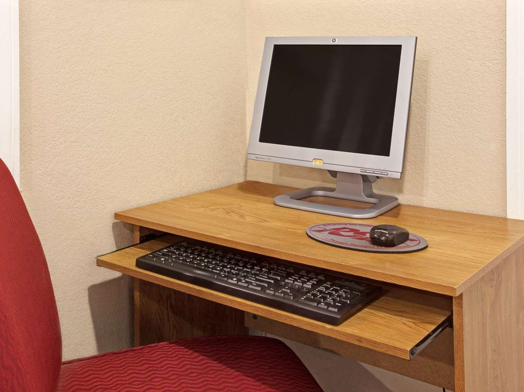 珍珠-杰克逊东速8酒店主图