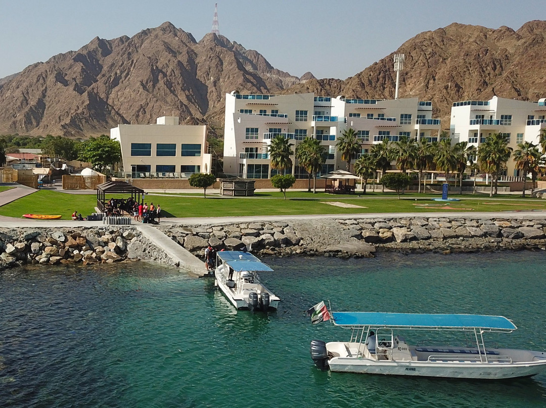 富查伊拉雷迪森布鲁酒店主图