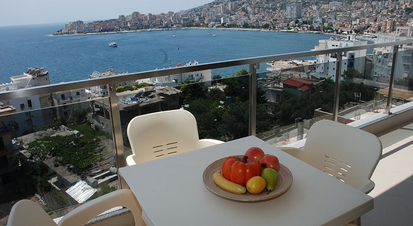 Elegance Apartments主图