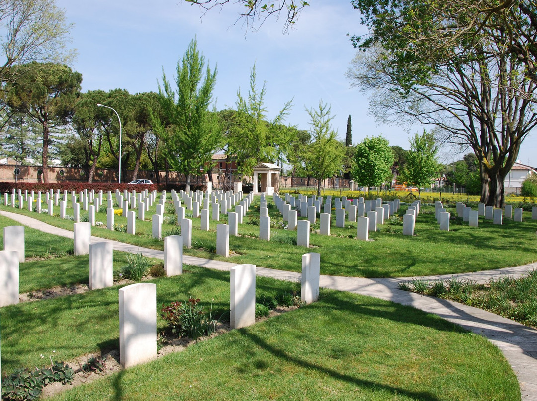 Indian Army War Cemetery景点图片