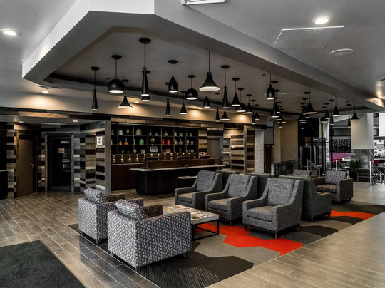 底特律诺维皇冠假日酒店主图