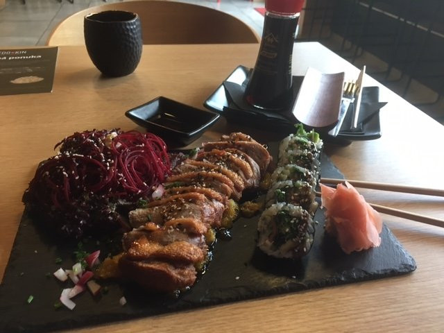 Bašovce餐馆和美食-EDO-KIN sushi&ramen bar