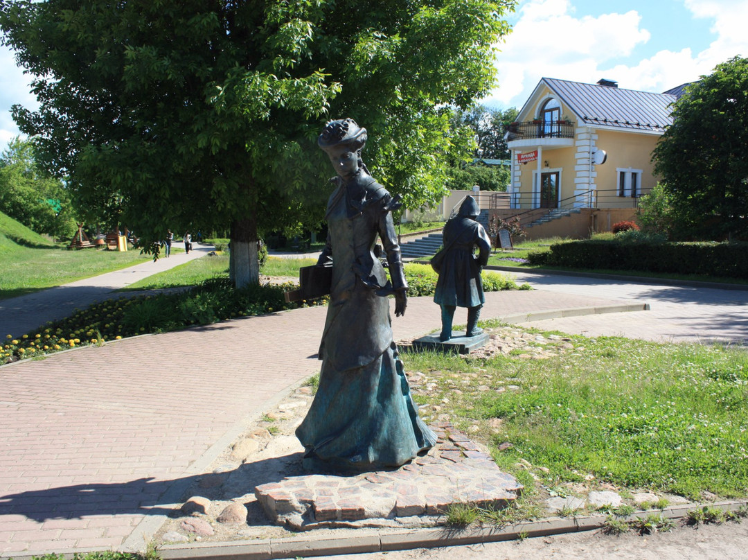 Sculptures on the Kropotkin street景点图片