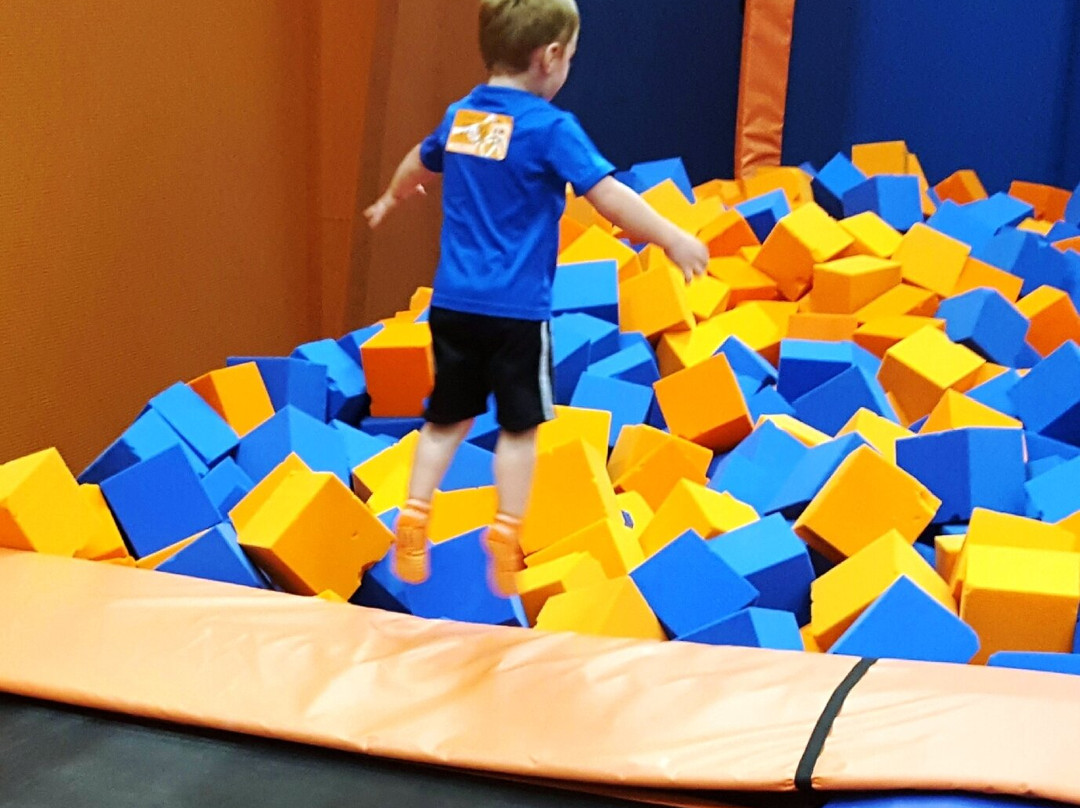 Sky Zone Trampoline Park-弗洛伦斯必去景点