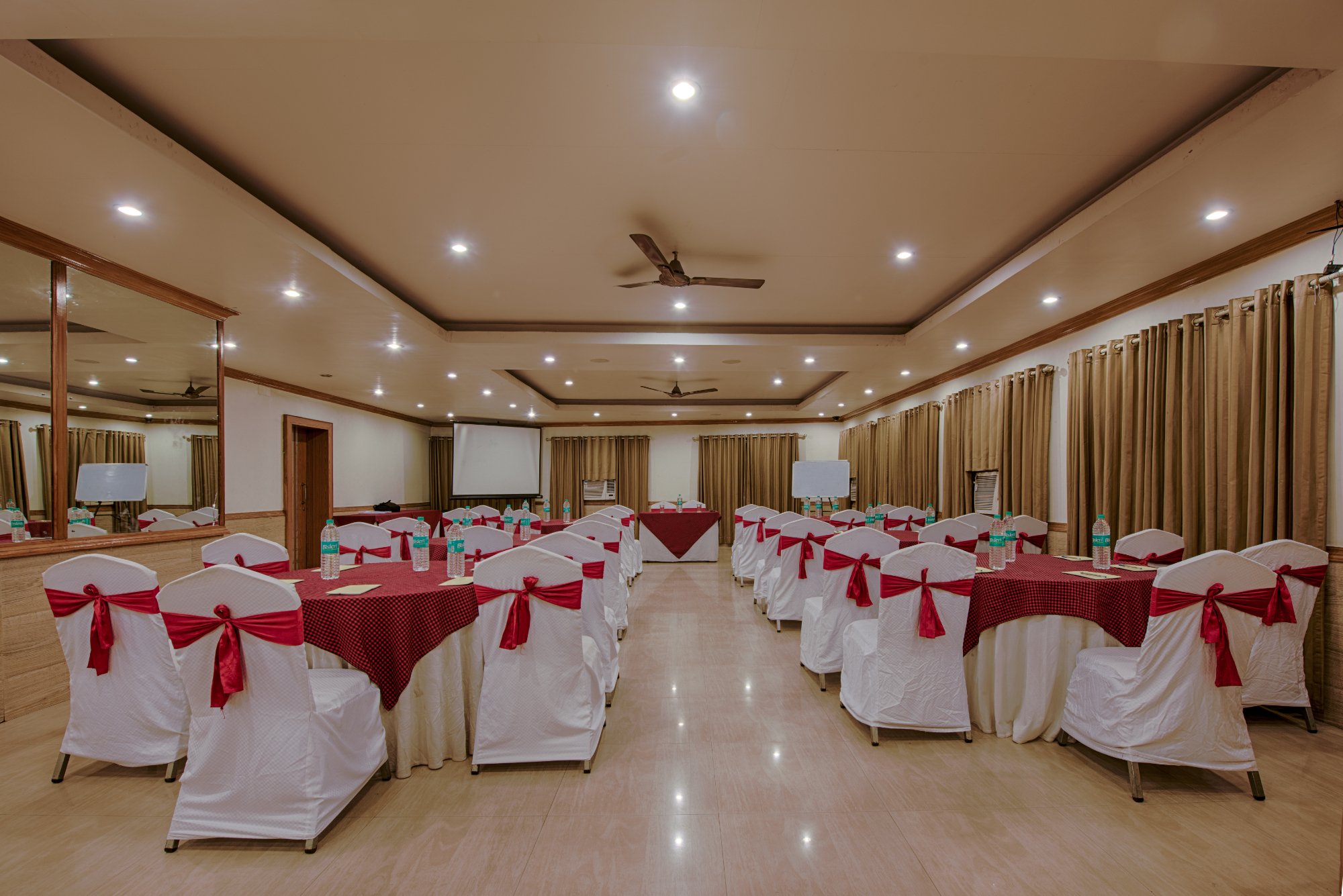 OYO 2182 Hotel Seetal-商务中心/多功能厅