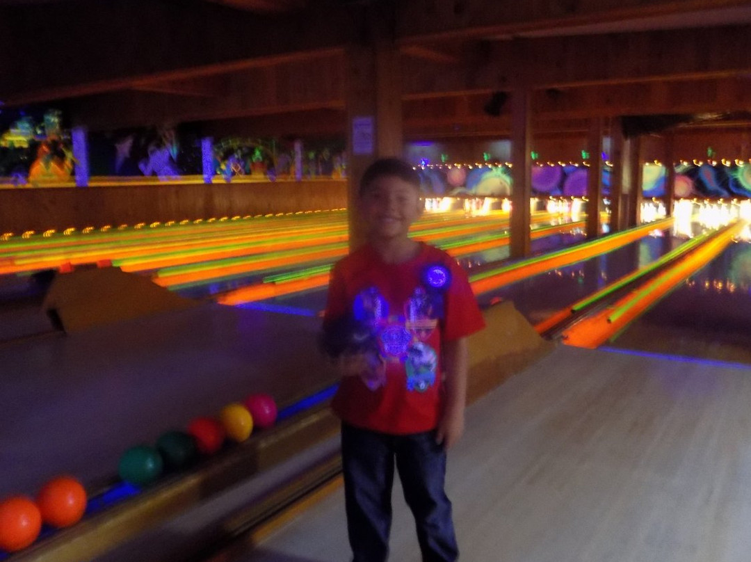 ibowl.ca Family Fun Center景点图片