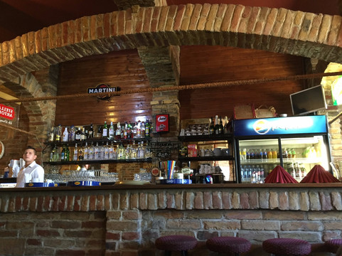 Felsolajos餐馆和美食-Budai Kapu Restaurant