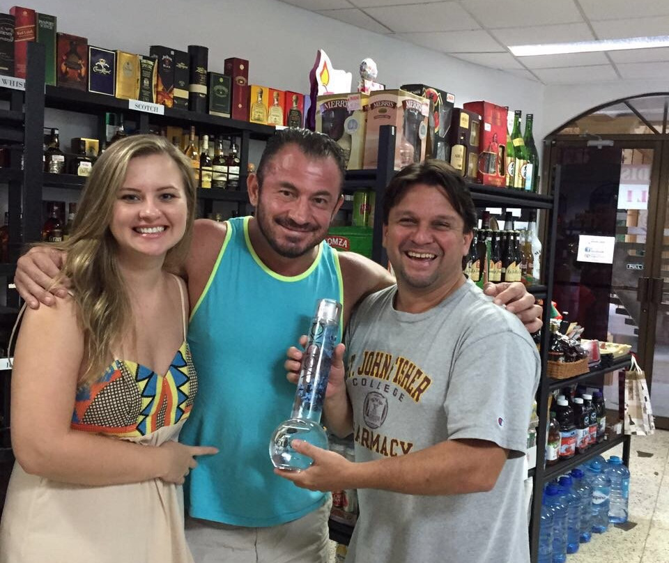 Discount Liquor Wine & Cigars-乌维塔必去景点