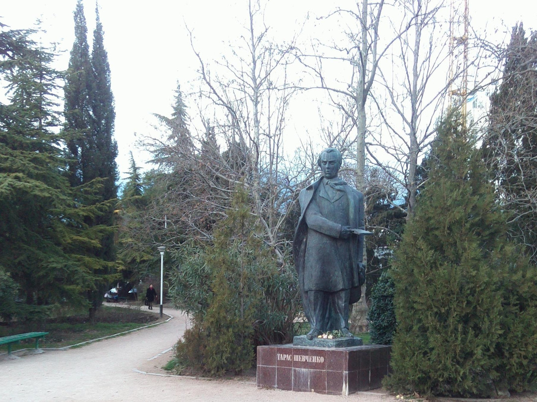 Massandra旅游景点-Monument to Taras Shevchenko