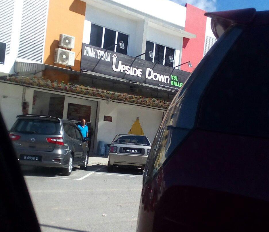 Upside Down Art Gallery-波德申必去景点