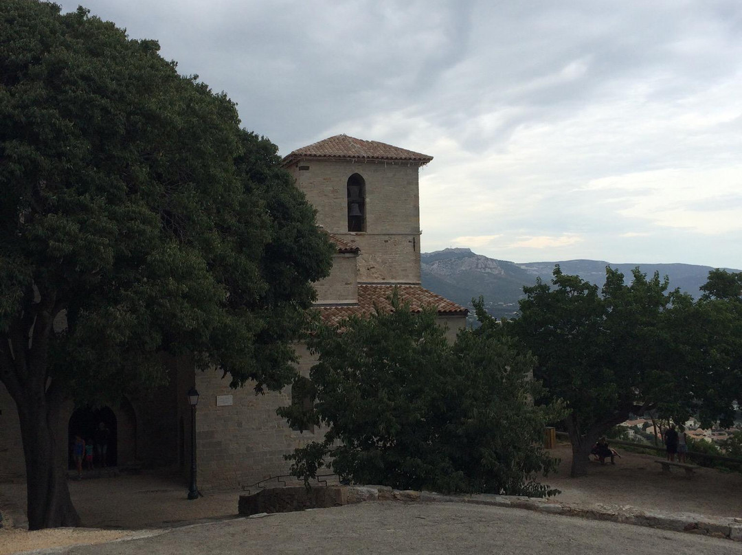 Collegiale Saint Pierre-Six-Fours-les-Plages必去景点