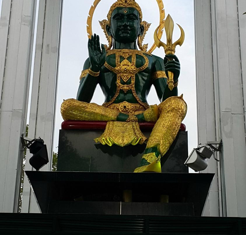 Indra Statue-因武里必去景点