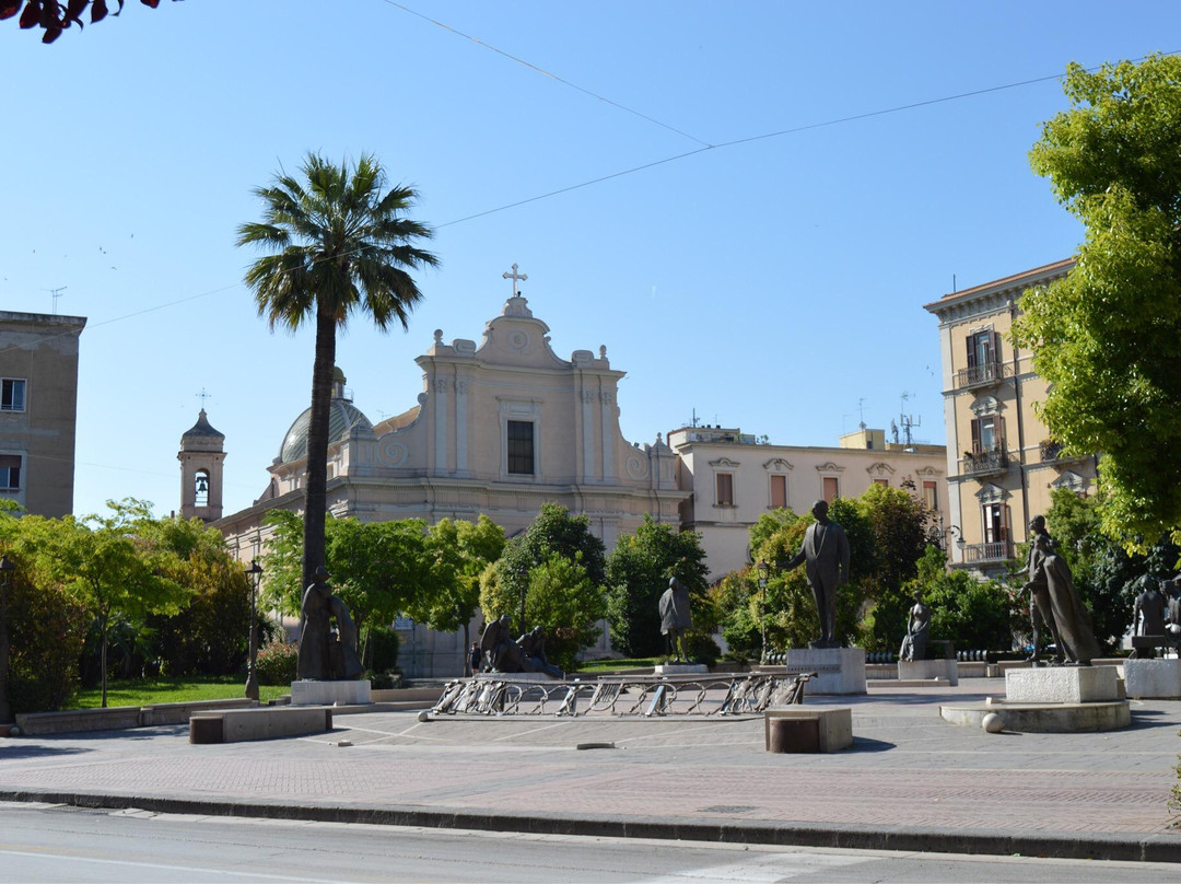 Piazza Umberto Giordano景点图片