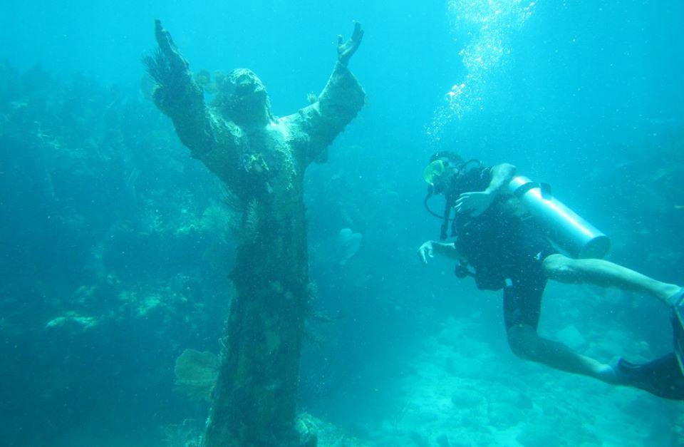 Christ of the Deep-拉哥岛必去景点