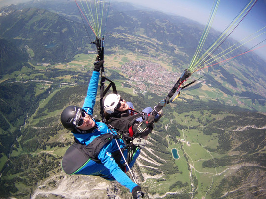 Flyzone Gleitschirm Tandemfliegen mit Profis-奥伯斯多夫必去景点