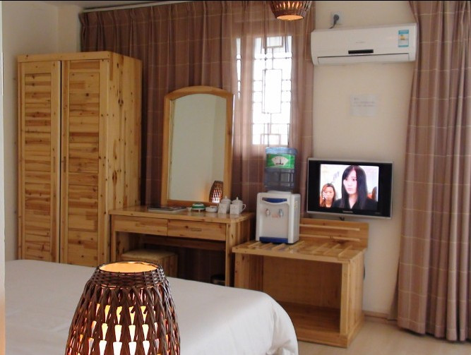 彝人古镇大酒店主图