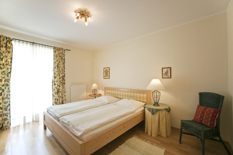 Augsdorf酒店住宿-Appartements & Zimmer Almhof