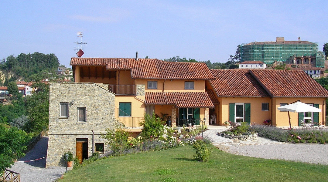 Sommariva Perno酒店住宿-AliseA Eco Guest House
