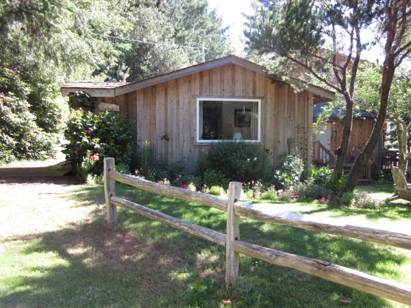 Bailey's Cedar House B&B