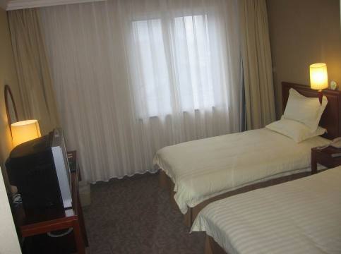 青岛海林山庄大酒店(石老人海水浴场海安路地铁站店)-客卧