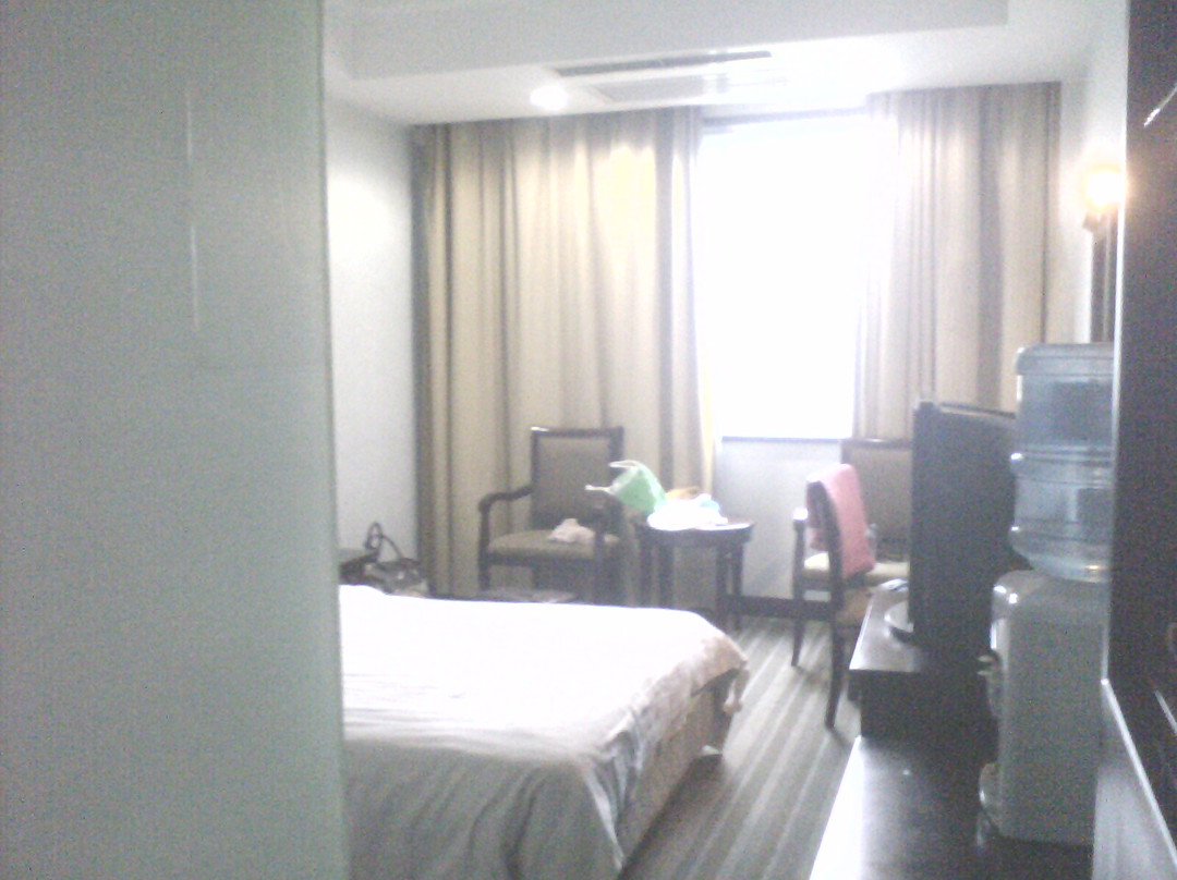 光明中央酒店主图