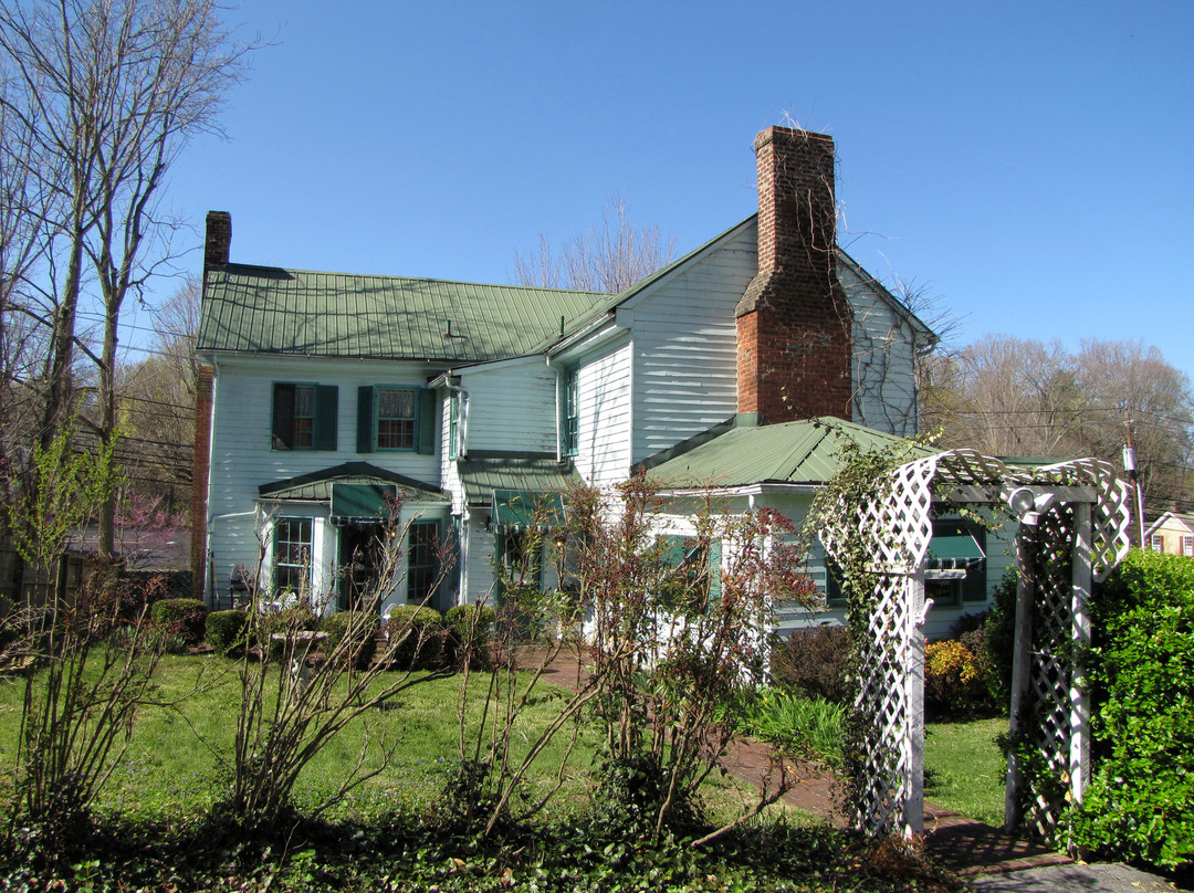 Love House Bed & Breakfast