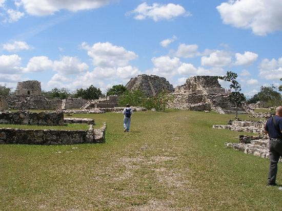 Mayapán Archaeological Zone景点图片
