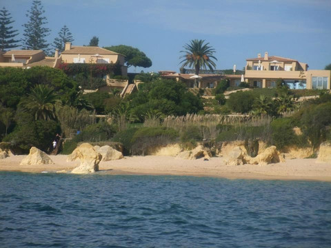 Black Runner-阿尔布赞拉必去景点