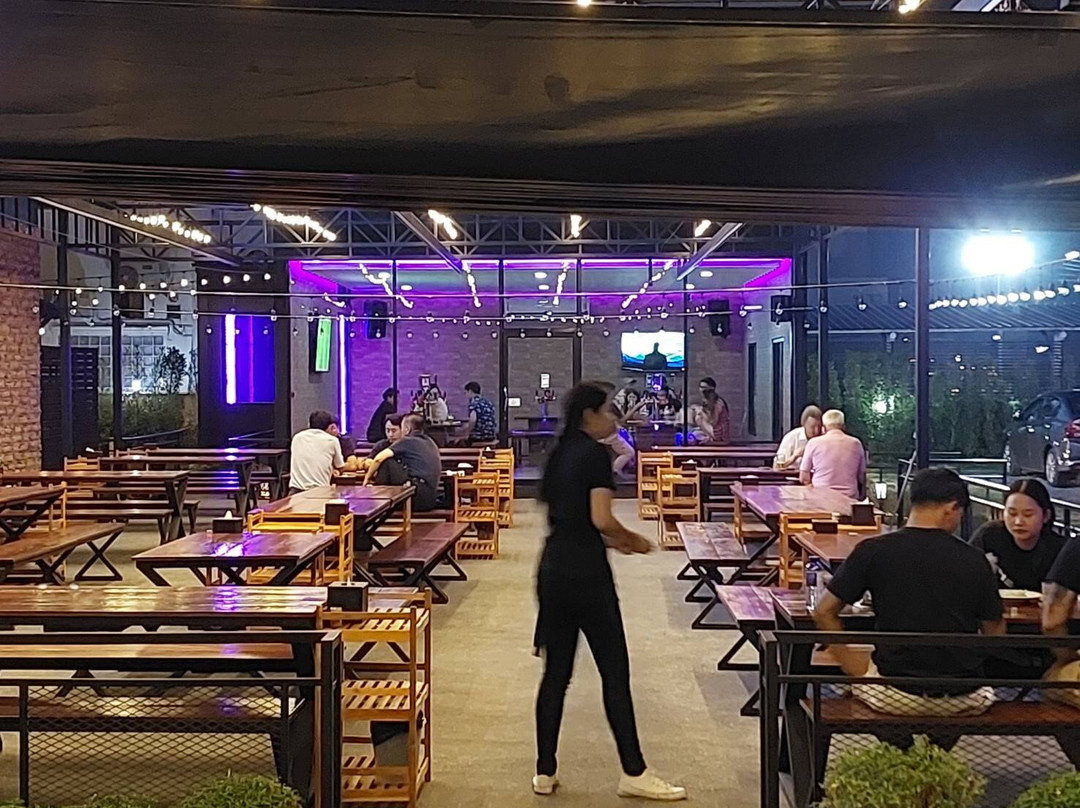 Freerolls Restaurant And Sports Bar