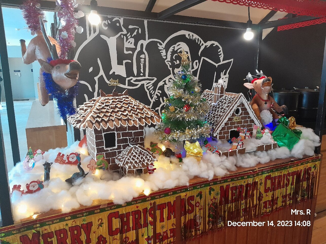 登巴萨金色郁金香基本酒店主图