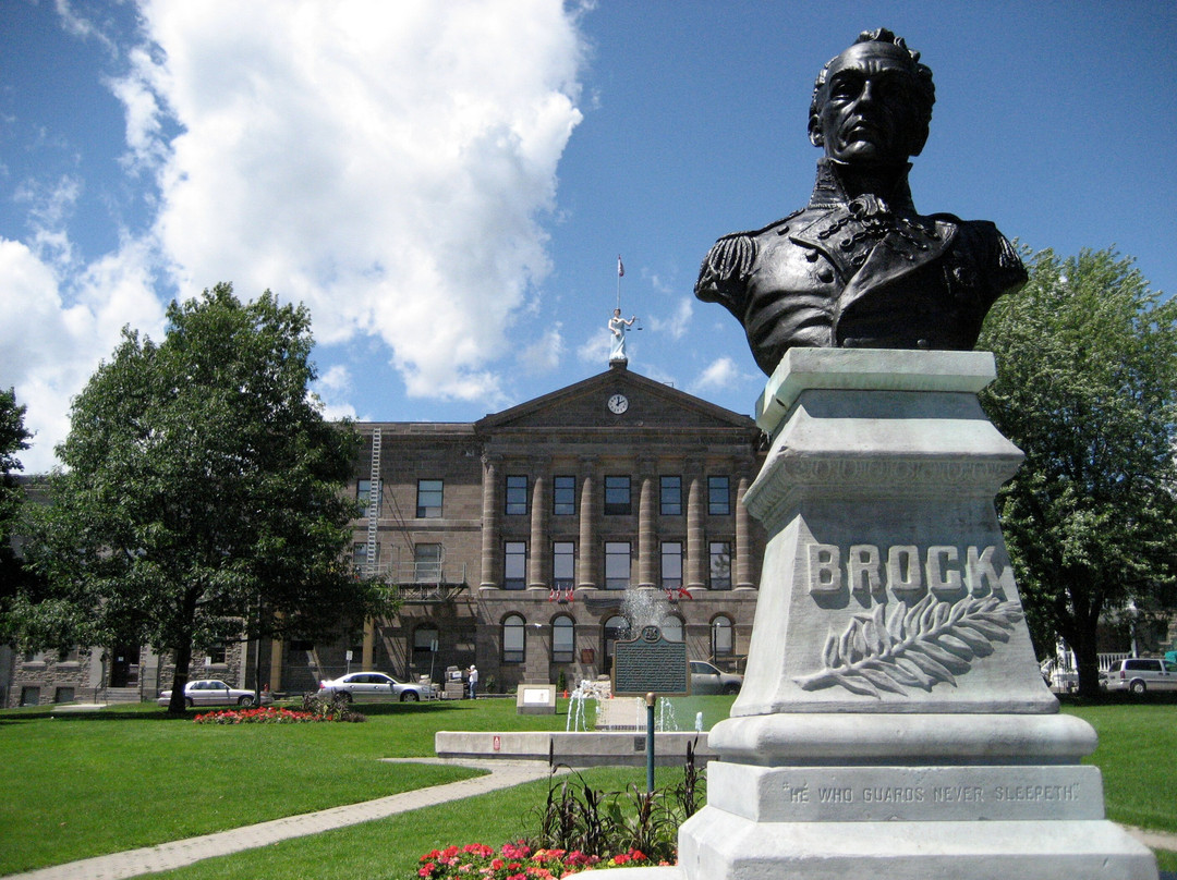 General Isaac Brock Monument景点图片