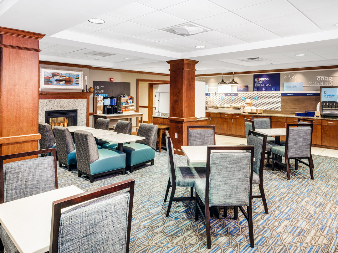 Holiday Inn Express & Suites Hampton South-seabrook By IHG主图