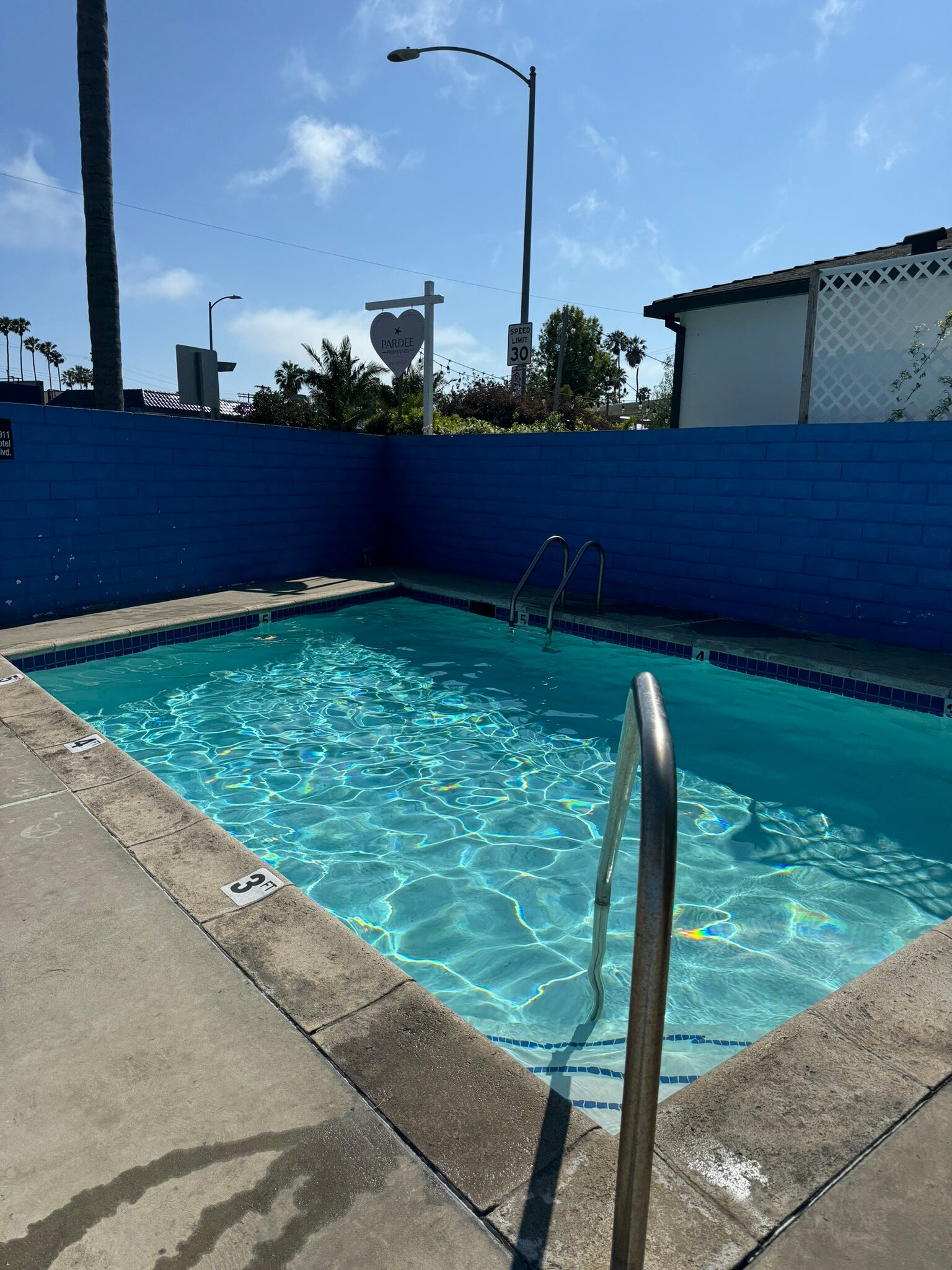 快乐罗杰酒店-官方