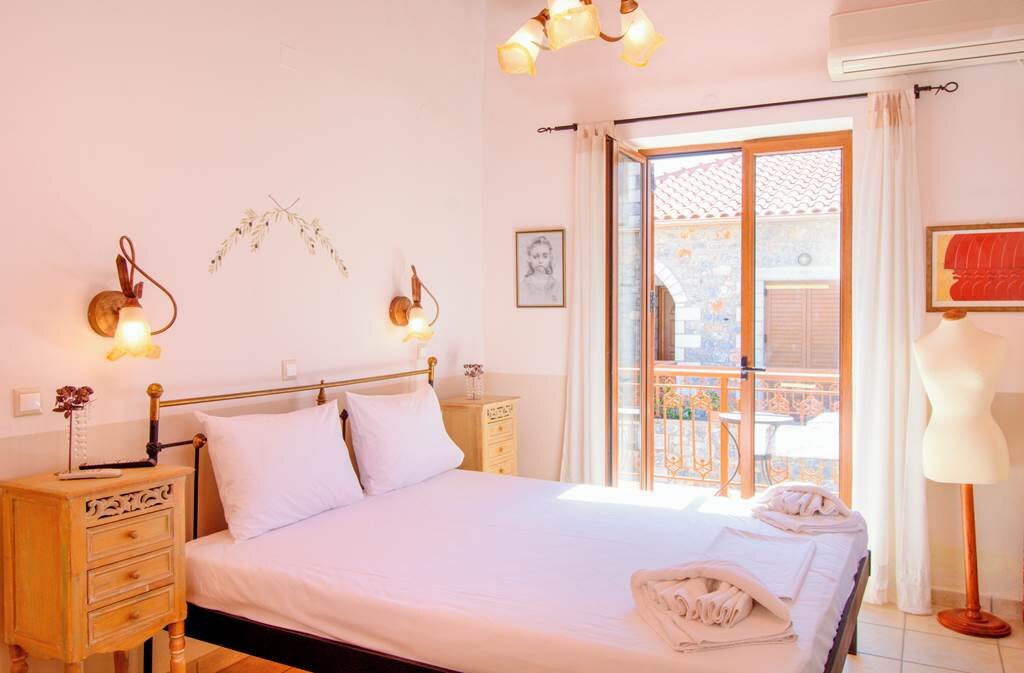 Stephanou Inn-客卧