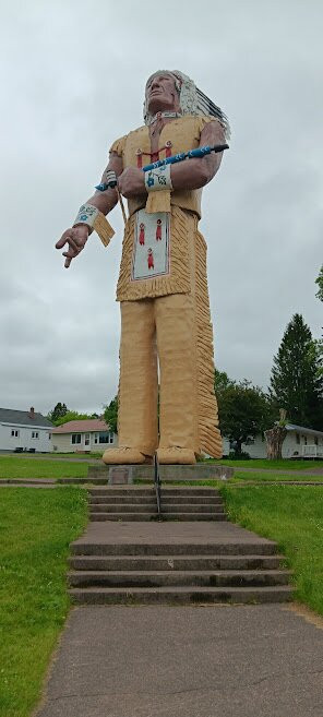 Hiawatha, World's Largest Indian-Ironwood必去景点