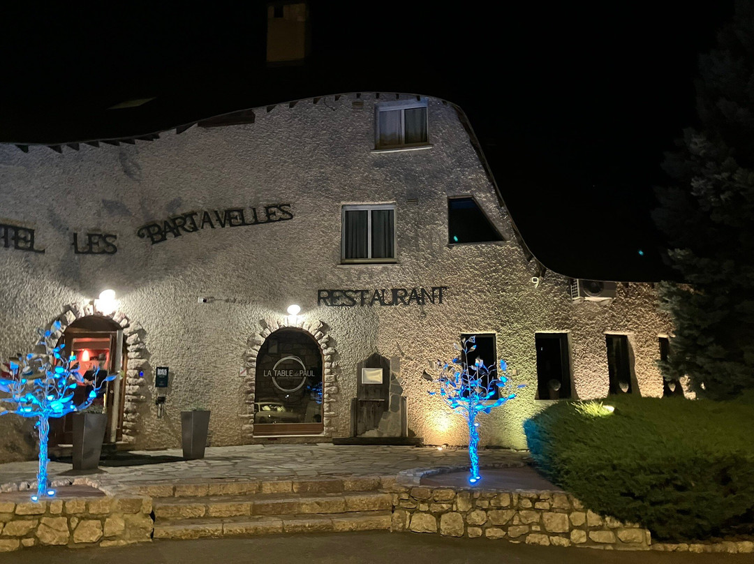 Logis Hôtel les Bartavelles主图