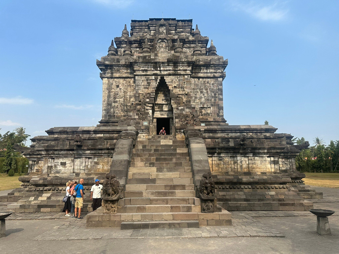 Candi Mendut (Temple)景点图片