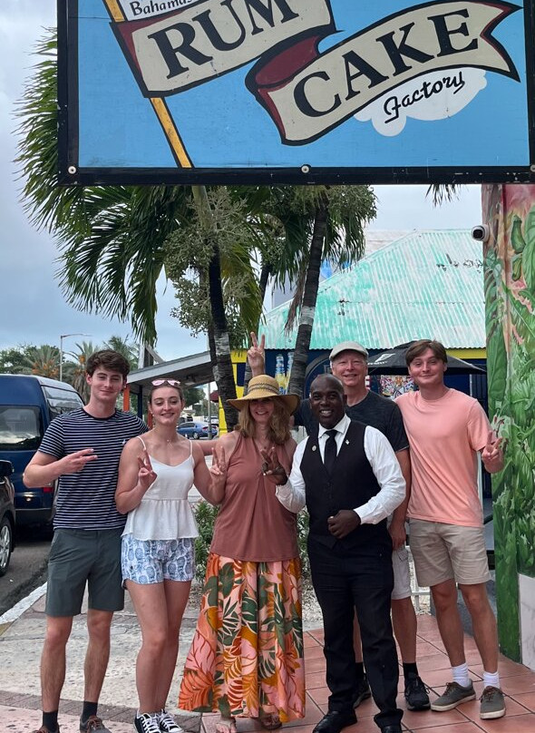 ROYAL TREATMENT LIMO TAXI & TOURS CO.-拿骚必去景点