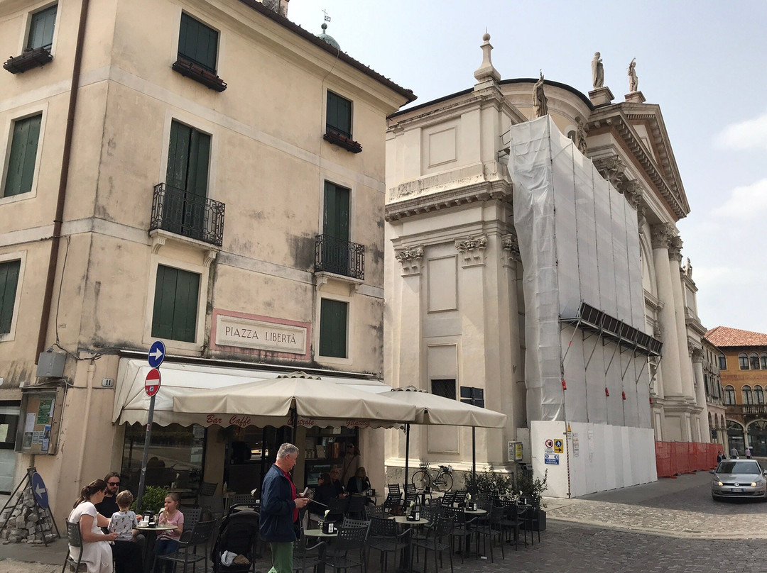 Piazza Libertà景点图片