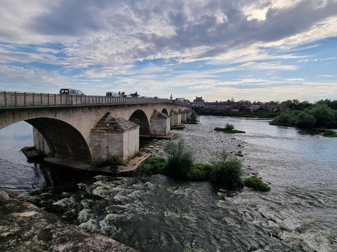 Au Bord De Loire主图