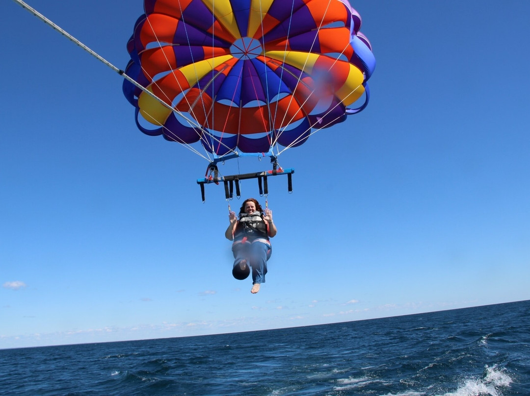Mackinaw City Parasailing-麦基诺城必去景点