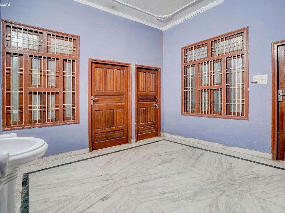 OYO Crown Food Court Cfc