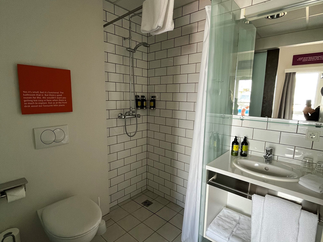 冰岛雷克雅未克滨海酒店主图